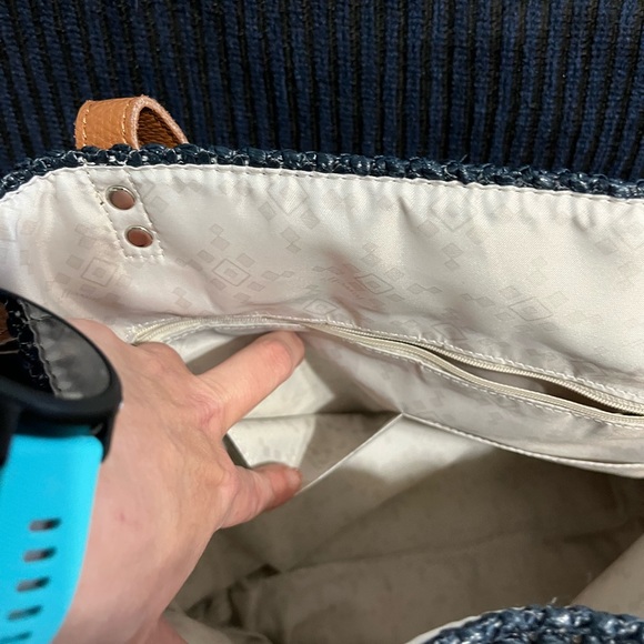 31 Around Town Tote NWOT - Picture 5 of 6